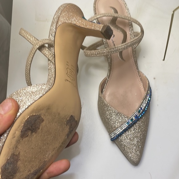 Beautiful princess jasmin Shoe , 6M like new , worn once - Picture 2 of 4